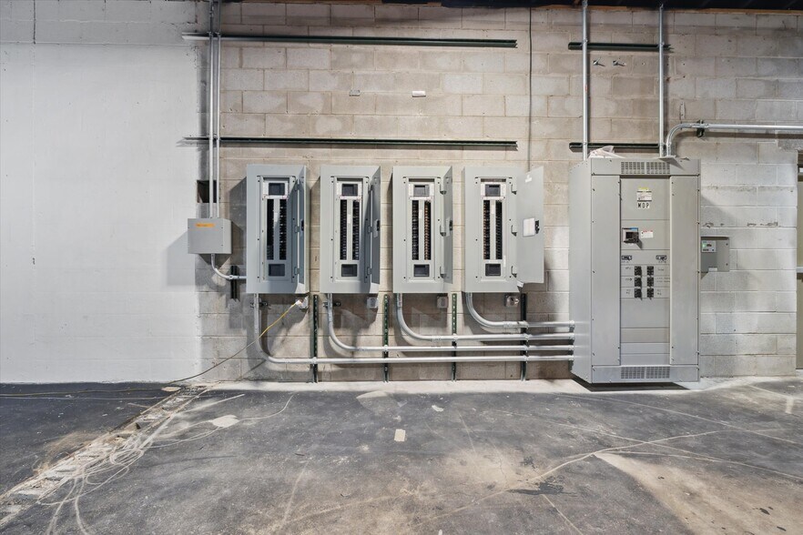 More Photos Of 969 Dixie Hwy, Rossford Freestanding For Lease