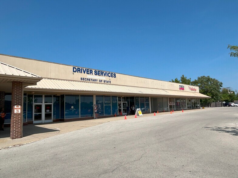 More Photos Of 1456-1500 Lee St, Des Plaines Freestanding For Lease