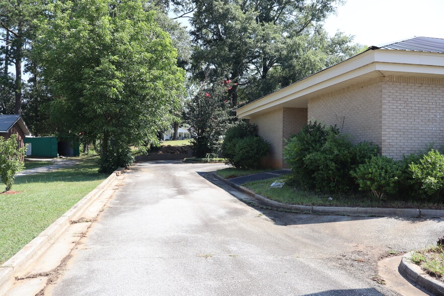 More Photos Of 253 E Savannah St, Calhoun Falls Freestanding For Sale