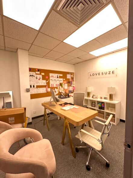 More Photos Of 1143-1147 47th Ave, Long Island City Showroom For Lease