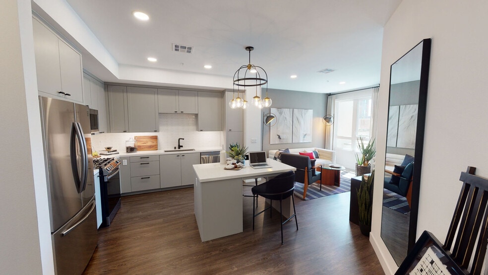 More Photos Of 585 Anton Blvd, Costa Mesa Apartments For Lease