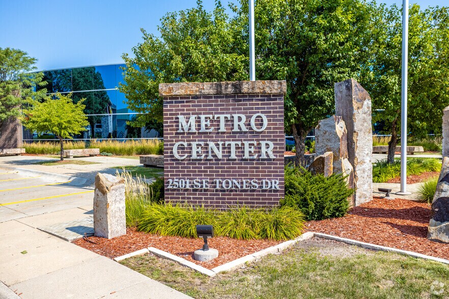 More Photos Of 2501 SE Tones Dr, Ankeny Medical For Lease