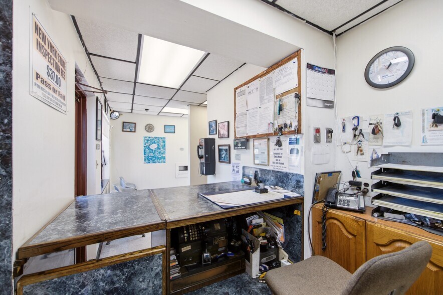 More Photos Of 19 Seaman Ave, Bethpage Warehouse For Sale