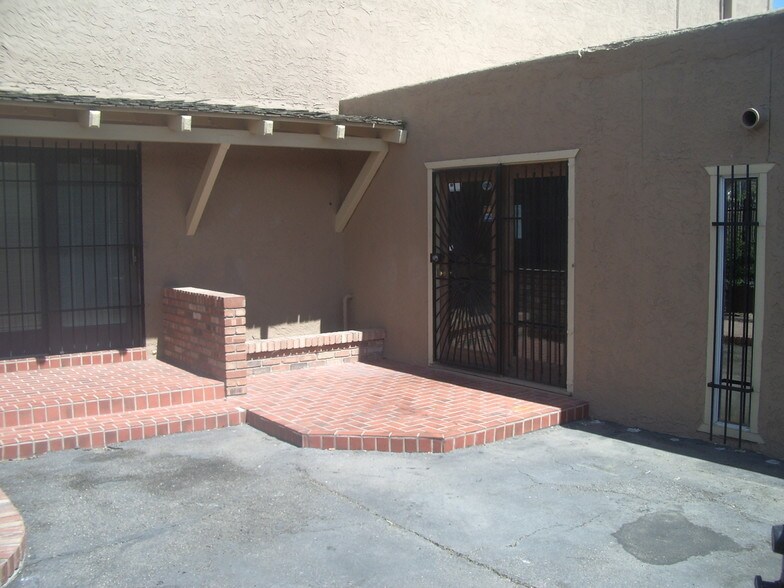 More Photos Of 10729 N 19th Ave, Phoenix Flex For Lease