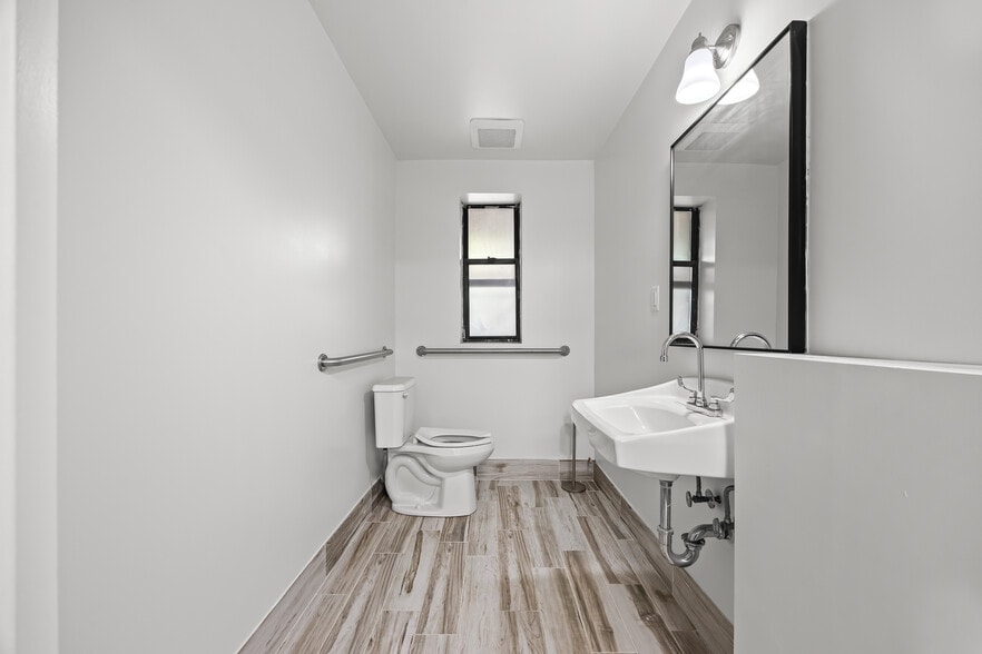More Photos Of 148-09 Northern Blvd, Flushing Apartments For Lease