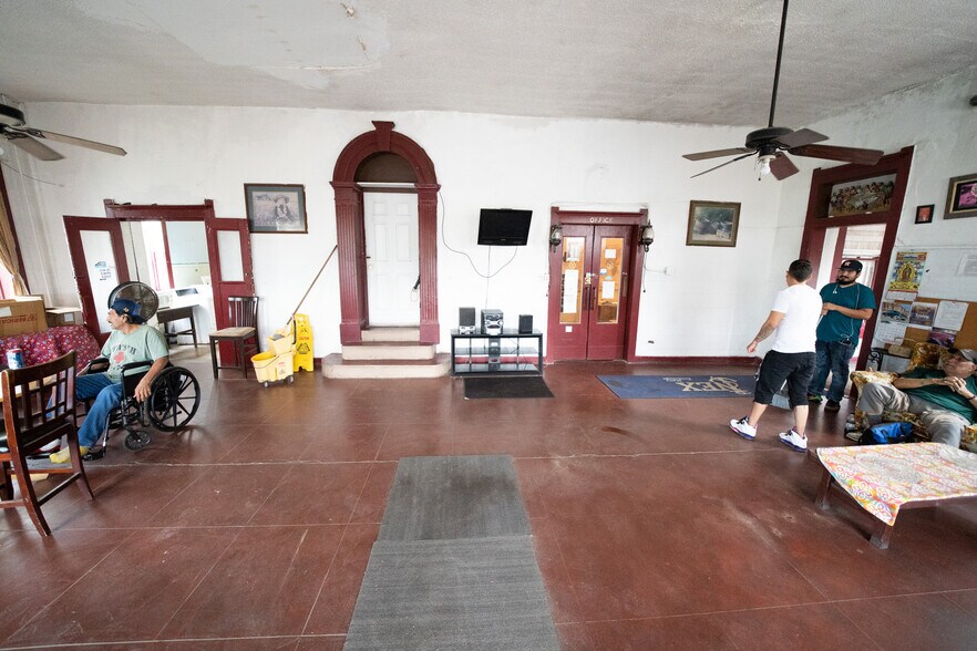 More Photos Of 601 E Avenue A, Robstown Hotel For Sale