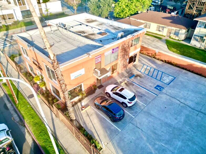 More Photos Of 708 N Marengo Ave, Pasadena General Retail For Sale