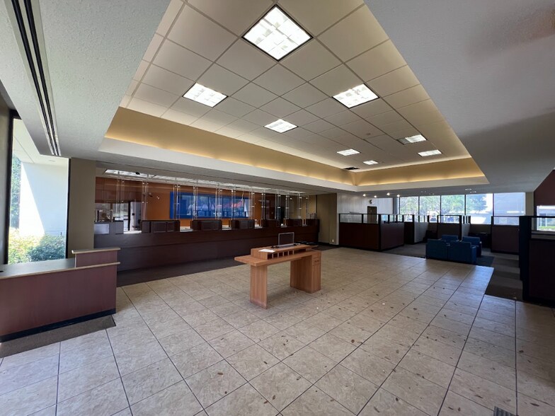 More Photos Of 300 E Dania Beach Blvd, Dania Bank For Lease