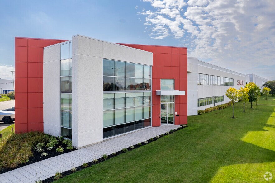 More Photos Of 235 Rue Isabey, Montréal Warehouse For Lease