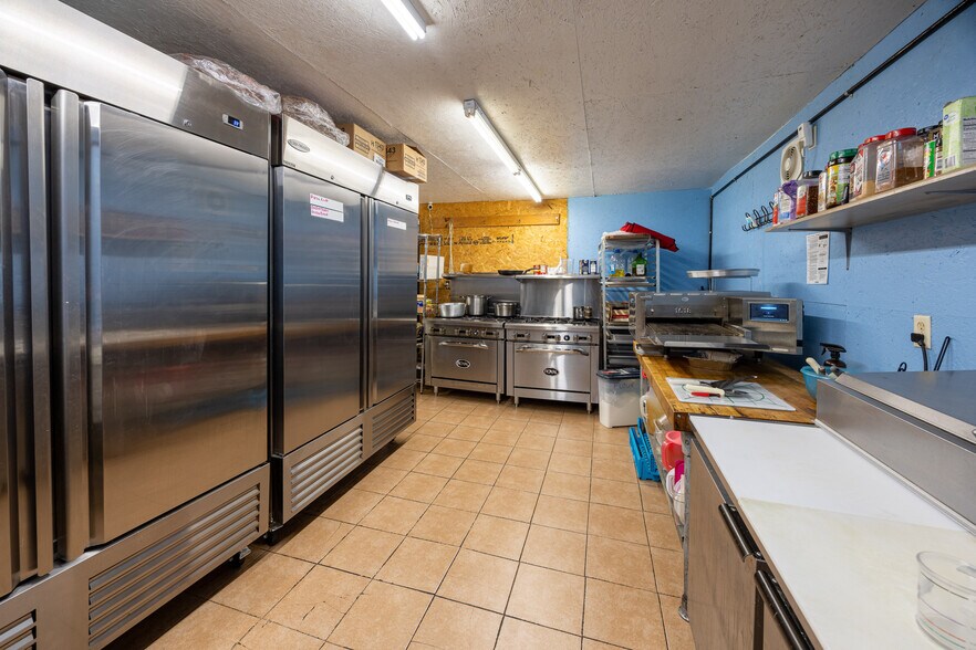 More Photos Of 4053 Hwy E, Oak Ridge Storefront For Sale