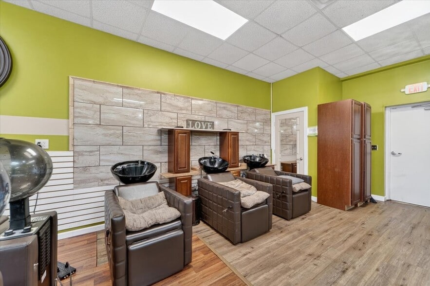 More Photos Of 2055 Blue Spring Rd, Huntsville Storefront Retail Office For Sale