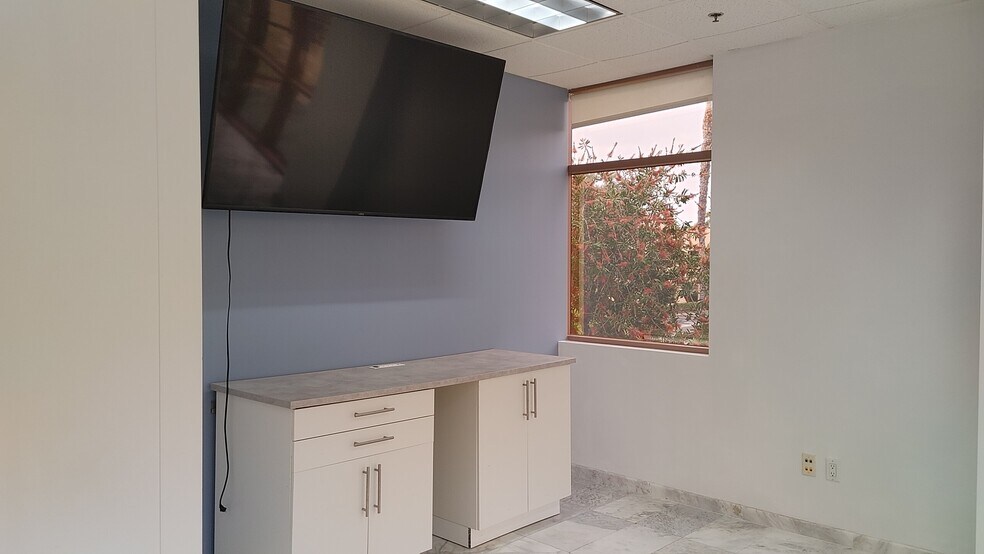 More Photos Of 27 Peters Canyon Rd, Irvine Office For Lease