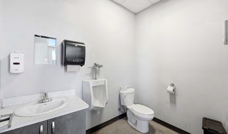 More Photos Of 145 Rue De L'industrie, L'assomption Industrial For Lease