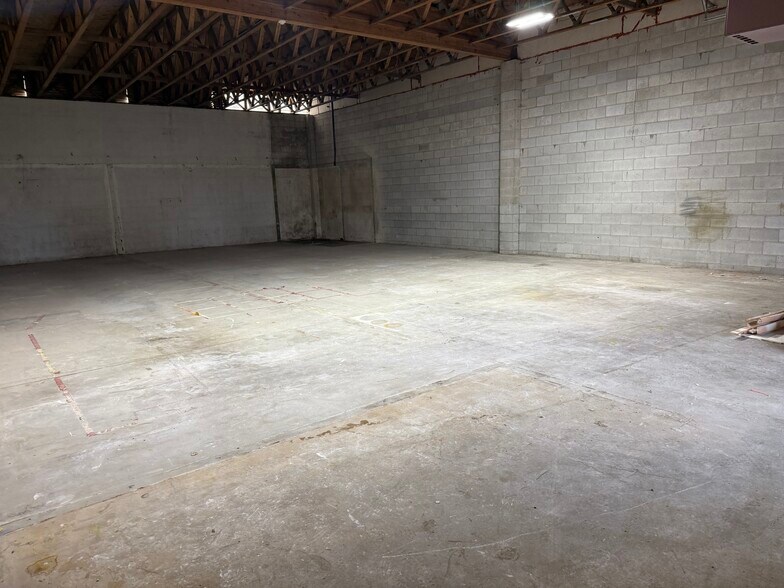 More Photos Of 212 N Gales St, Port Angeles Warehouse For Sale