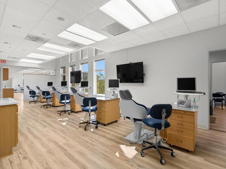 More Photos Of 46165 Westlake Dr, Sterling Medical For Sale