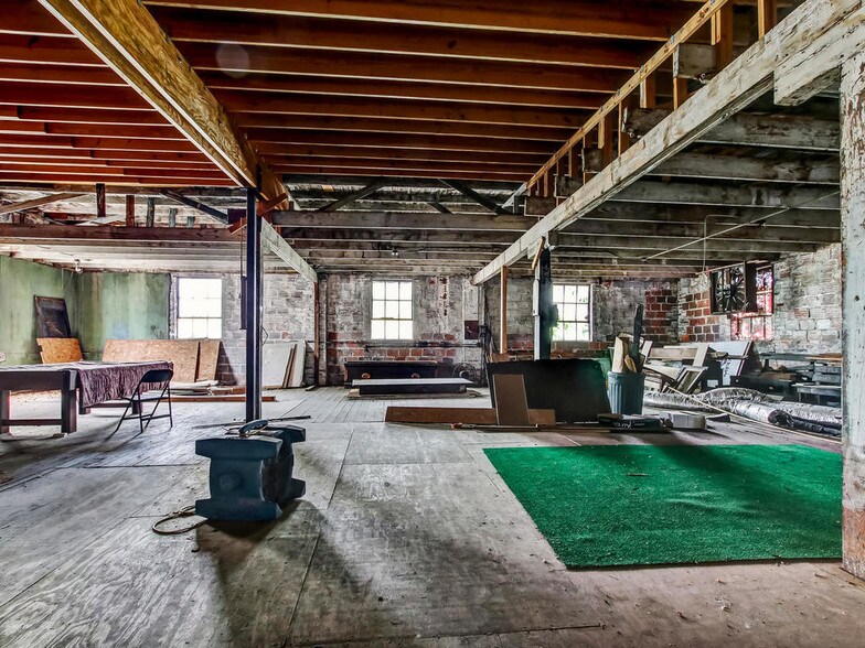 More Photos Of 525 Beaver St, Jacksonville Cemetery Mausoleum For Lease