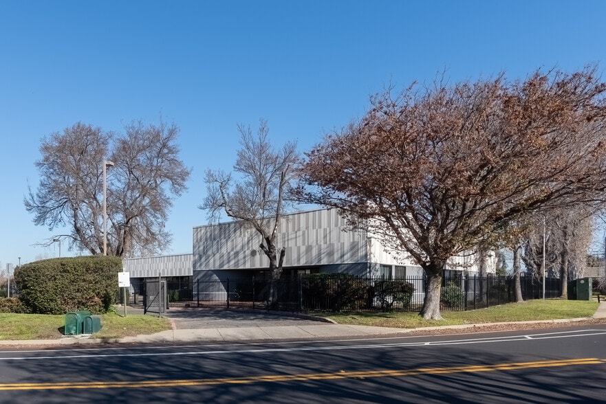 More Photos Of 22421-22429 Hesperian Blvd, Hayward Research And Development For Sale