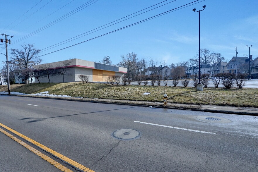 More Photos Of 177 Lexington Ave, Mansfield Freestanding For Sale