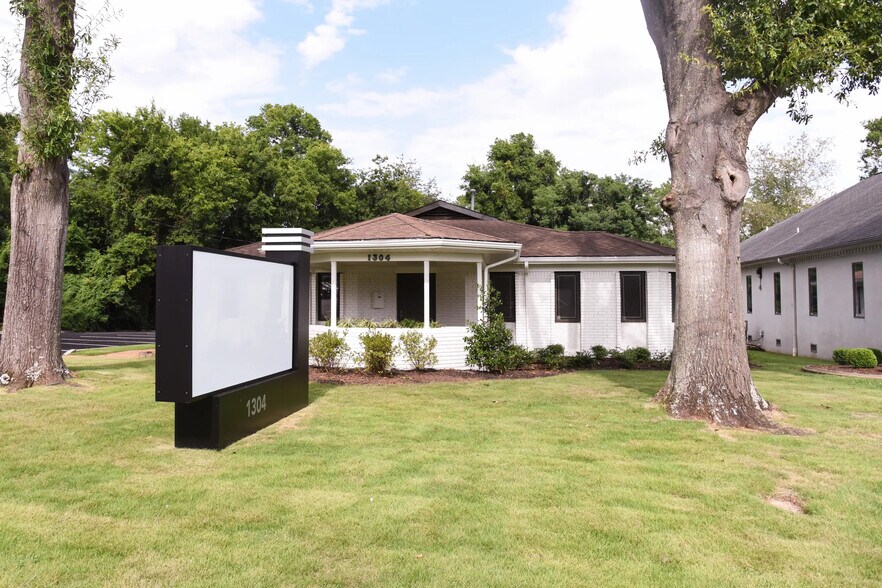Primary Photo Of 1304 14th Ave SE, Decatur Medical For Lease