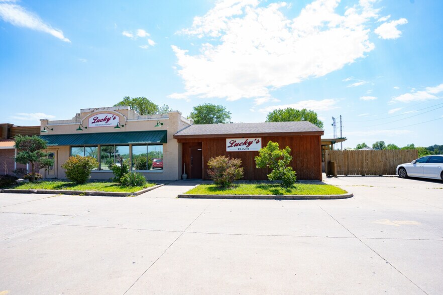 More Photos Of 1401 S Morley St, Moberly Restaurant For Sale