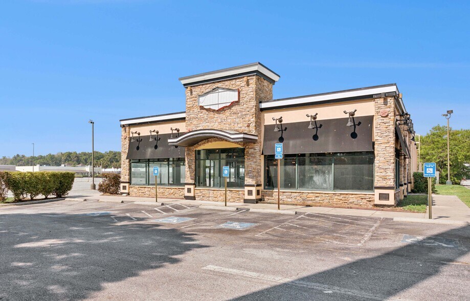 More Photos Of 1025 Magnolia Bluff Way SW, Darien Restaurant For Sale