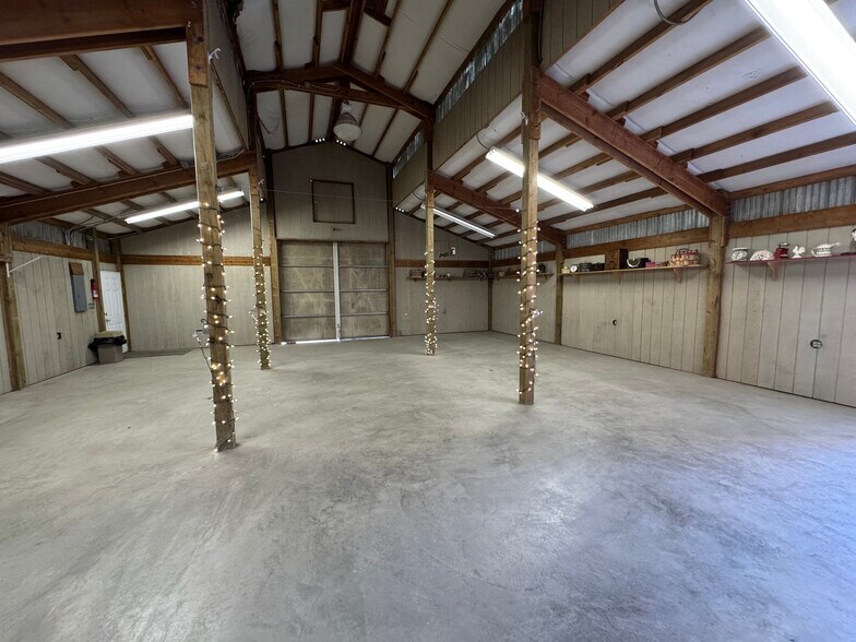 More Photos Of 14285 Laconner Whitney rd, Mount Vernon General Retail For Lease