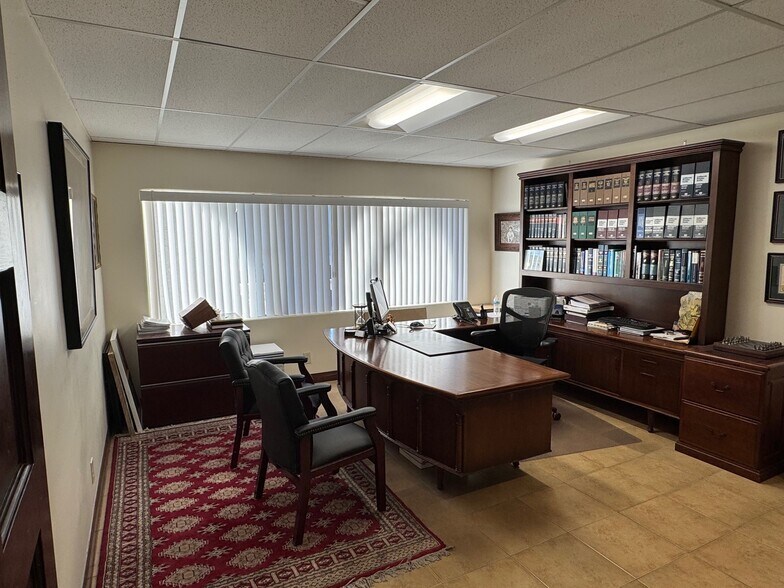 More Photos Of 15915 Ventura Blvd, Encino Office For Sale