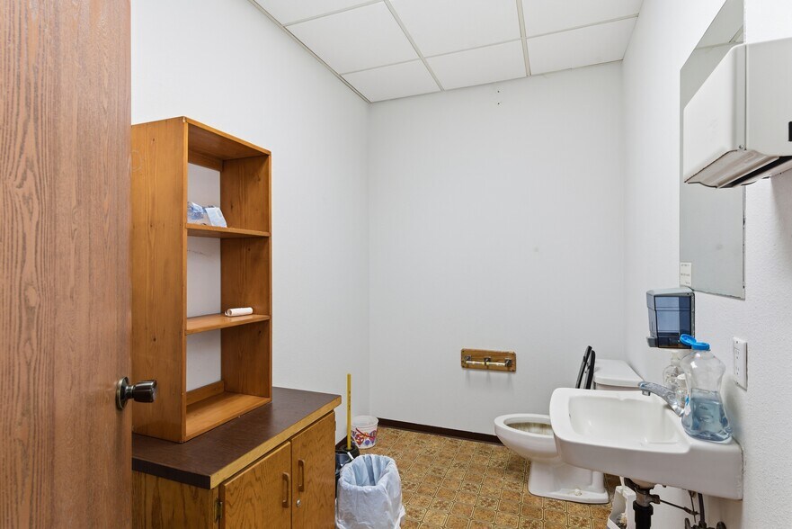 More Photos Of 403 4TH St NW, Bemidji Medical For Lease