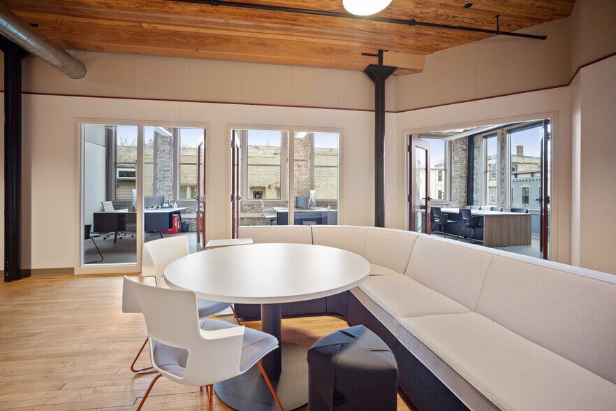 More Photos Of 211 N Franklin St, Port Washington Office For Lease