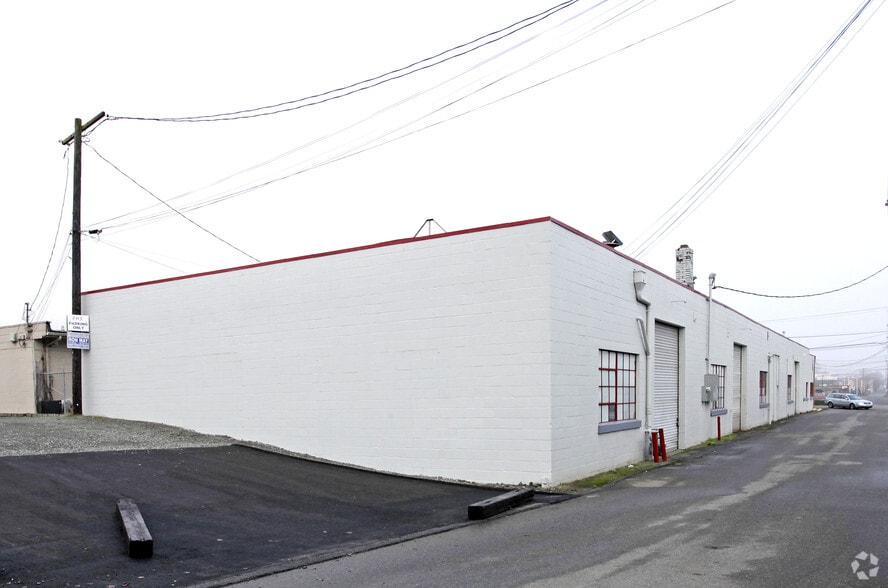 More Photos Of 2110 37th St, Everett Warehouse For Lease
