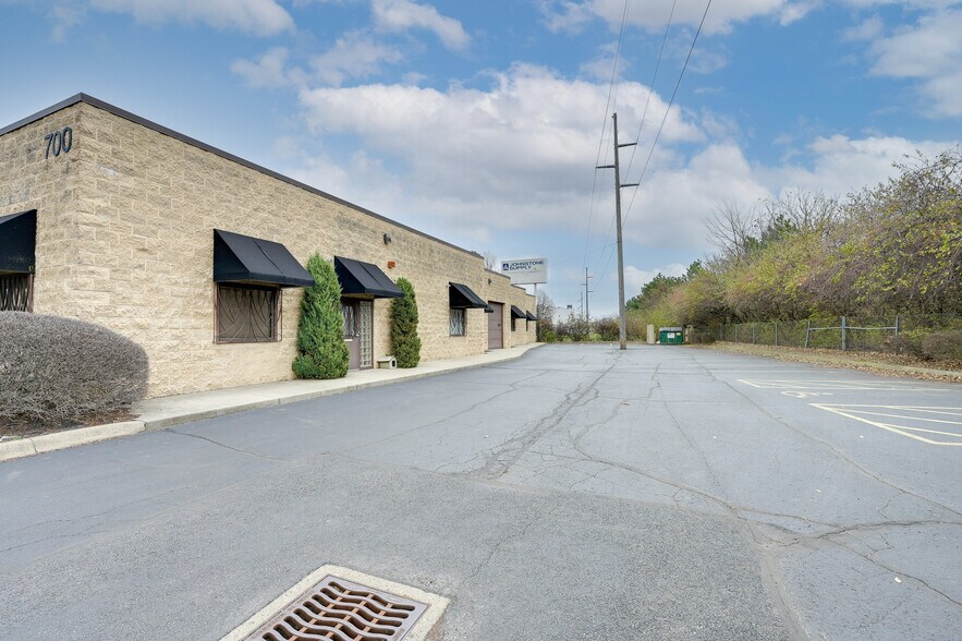 More Photos Of 700 Taylor Ave, Columbus Light Distribution For Sale