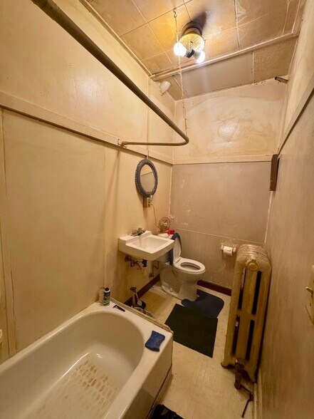 More Photos Of 3213 Washington Ave, Racine Storefront Retail Residential For Sale