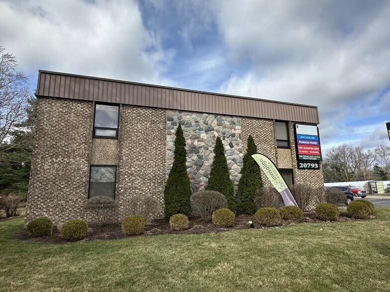 More Photos Of 20793 Farmington Rd, Farmington Hills Medical For Lease