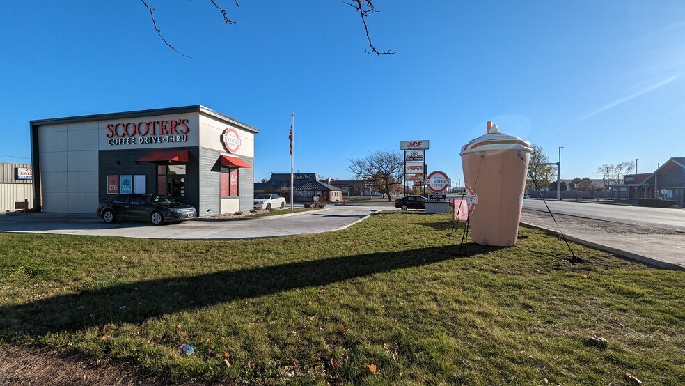 Primary Photo Of 100 Family Fare, Nappanee Fast Food For Sale