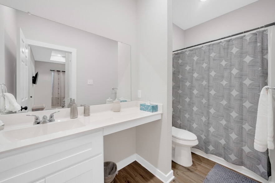 More Photos Of 10317 Lake Rd, Houston Apartments For Sale