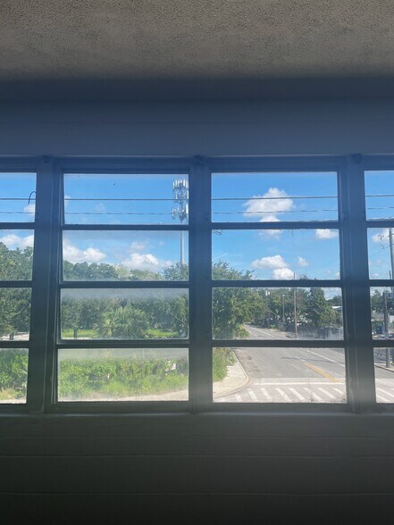 More Photos Of 1216 W Amelia St, Orlando Distribution For Lease