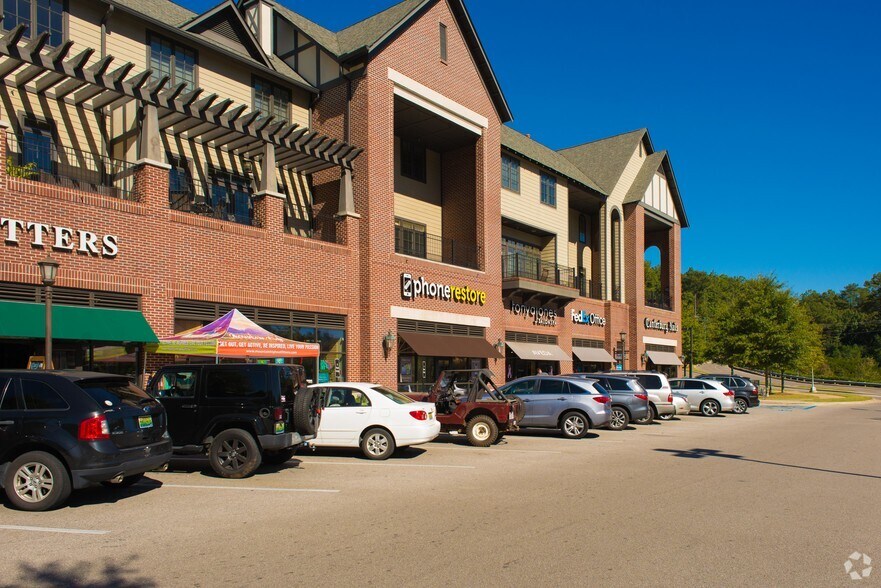 More Photos Of 2800 Cahaba Village Plz, Mountain Brook Apartments For Lease