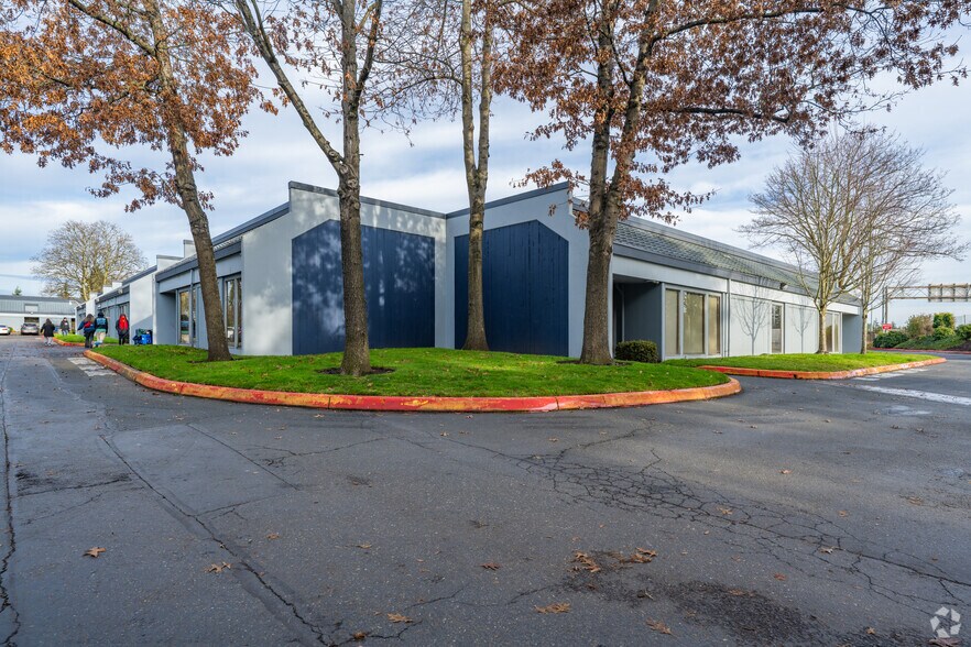 More Photos Of 10109 S Tacoma Way, Tacoma Flex For Lease