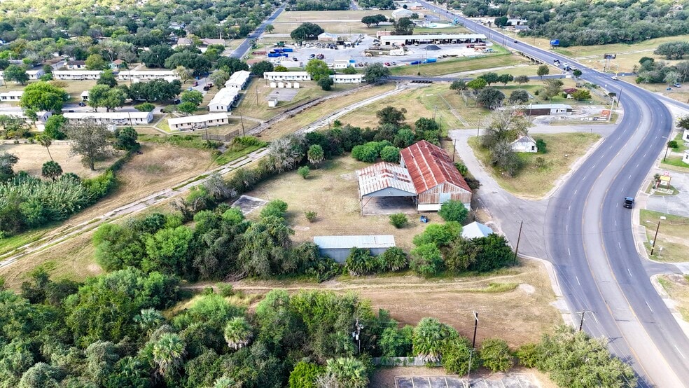 More Photos Of 305 W Houston St, Beeville Warehouse For Sale