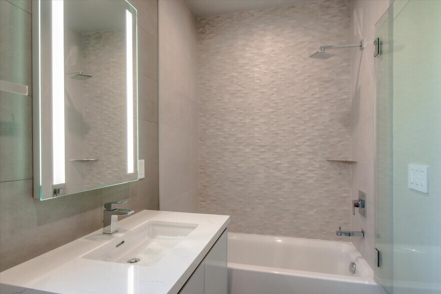 More Photos Of 824 Hyde St, San Francisco Apartments For Sale