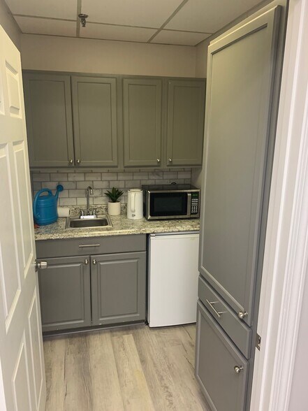 More Photos Of 875 Old Roswell Rd, Roswell Office For Sale