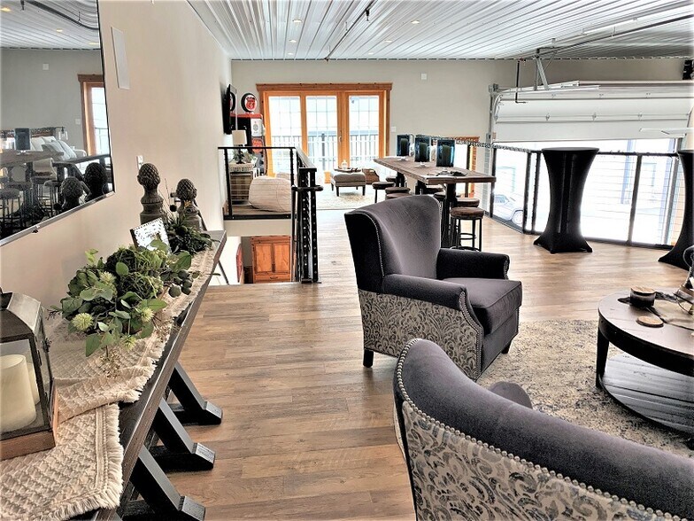 More Photos Of 2108-2260 Ferry Rd, Naperville Showroom For Sale