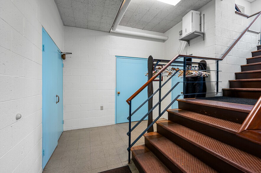 More Photos Of 27 Brandes St, Webster Office For Sale