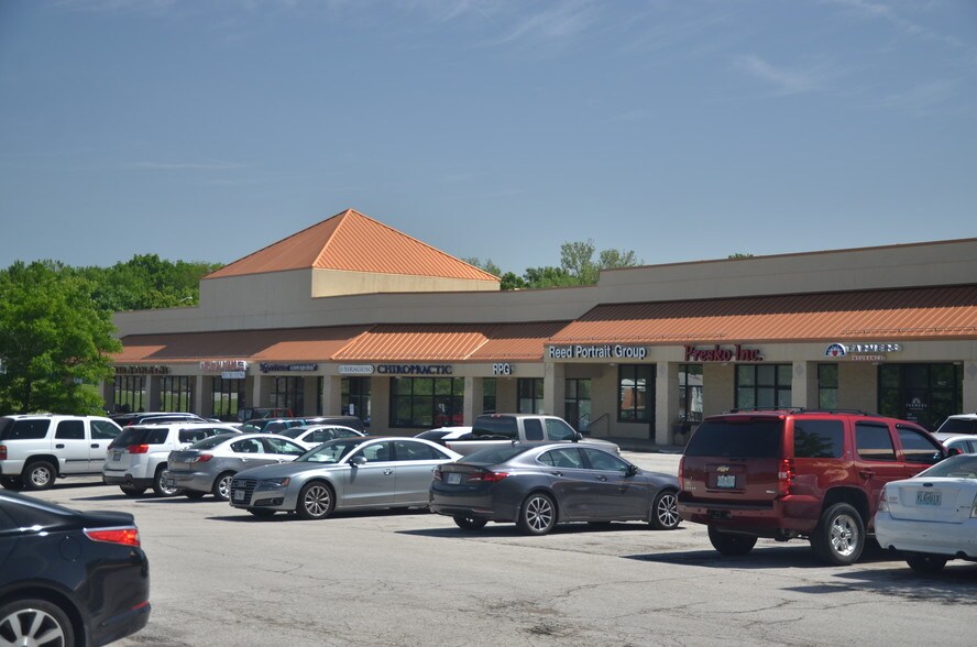 Primary Photo Of 7801-7835 N Oak Tfwy, Kansas City Unknown For Lease