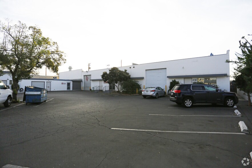 More Photos Of 150 W Cypress Ave, Burbank Warehouse For Sale