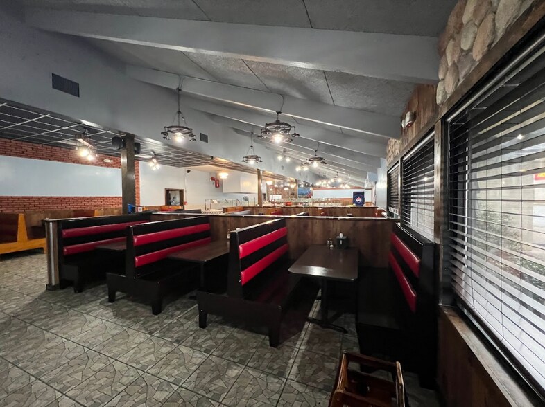 More Photos Of 1505 Manchester Expy, Columbus Restaurant For Lease