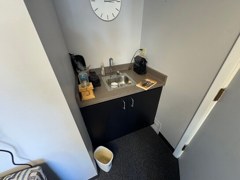 More Photos Of 7100 W Center St, Milwaukee Office For Sale