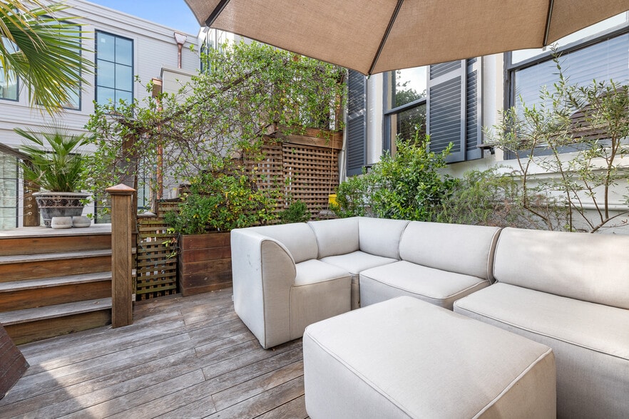 More Photos Of 21 Broad St, Charleston Storefront Retail Residential For Sale