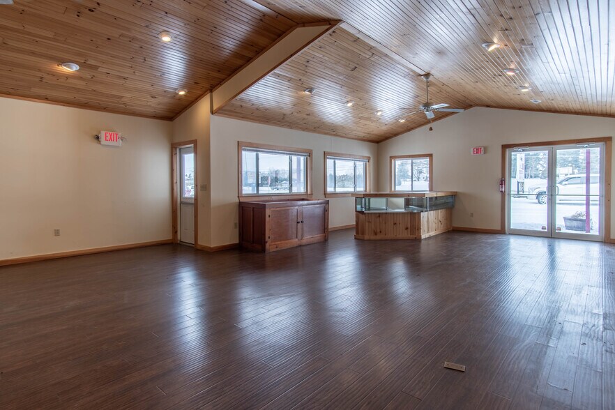 More Photos Of 43748/43752 NY-12 Rt, Alexandria Bay Freestanding For Sale