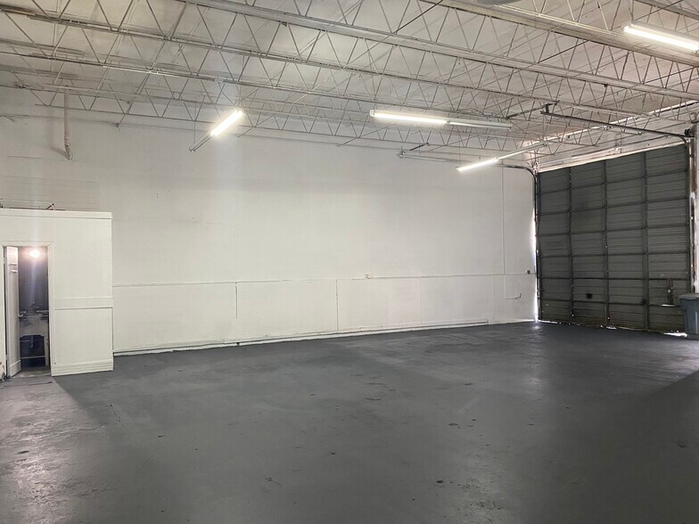 More Photos Of 5712 SW 25th St, West Park Warehouse For Lease